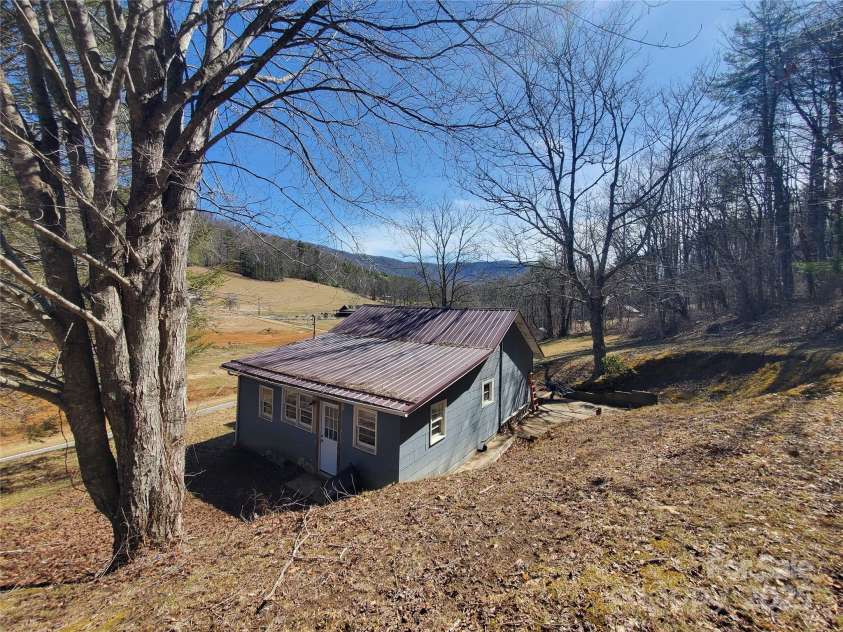 1107 Hamburg Road, Bakersville, NC 28705.  MLS# CAR4231218, YatesRealty ID 3785. 
