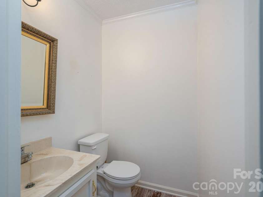 815 Jamestown Drive, Gastonia, NC 28056.  MLS# CAR4306675, YatesRealty ID 3785. 