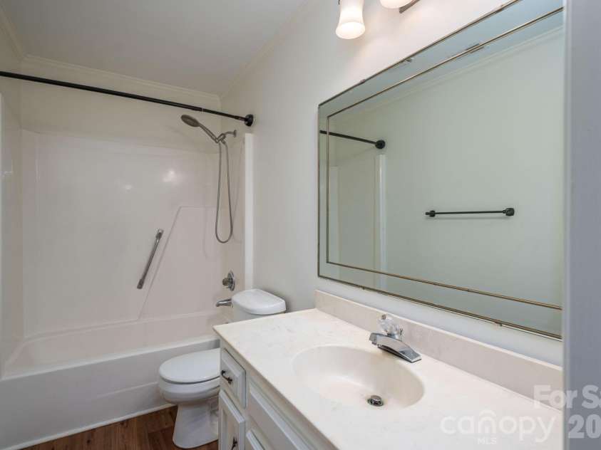 815 Jamestown Drive, Gastonia, NC 28056.  MLS# CAR4306675, YatesRealty ID 3785. 
