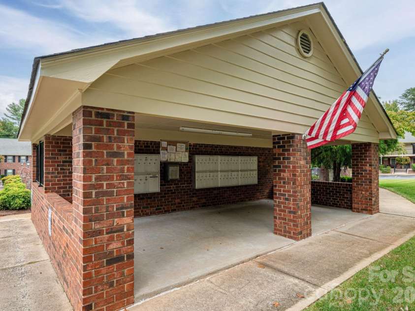 815 Jamestown Drive, Gastonia, NC 28056.  MLS# CAR4306675, YatesRealty ID 3785. 