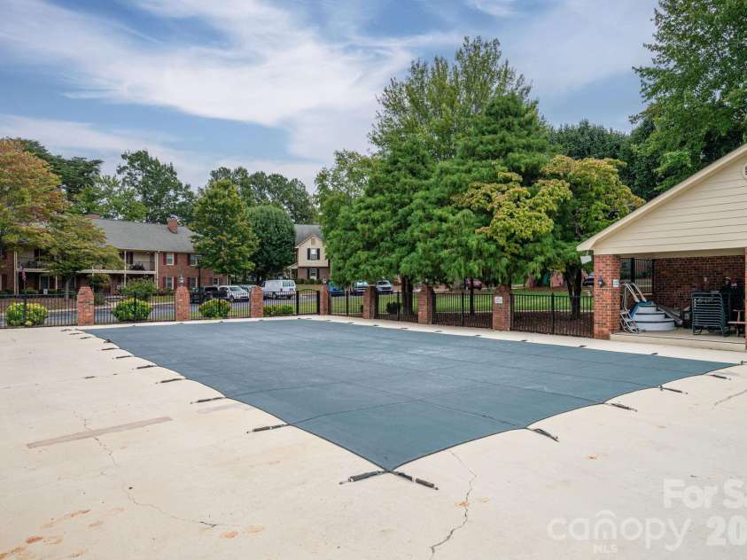 815 Jamestown Drive, Gastonia, NC 28056.  MLS# CAR4306675, YatesRealty ID 3785. 