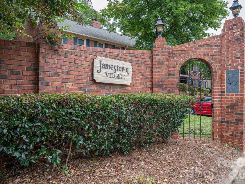 815 Jamestown Drive, Gastonia, NC 28056.  MLS# CAR4306675, YatesRealty ID 3785. 