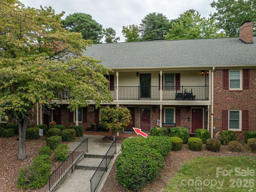 815 Jamestown Drive, Gastonia, NC 28056.  MLS# CAR4306675, YatesRealty ID 3785. 