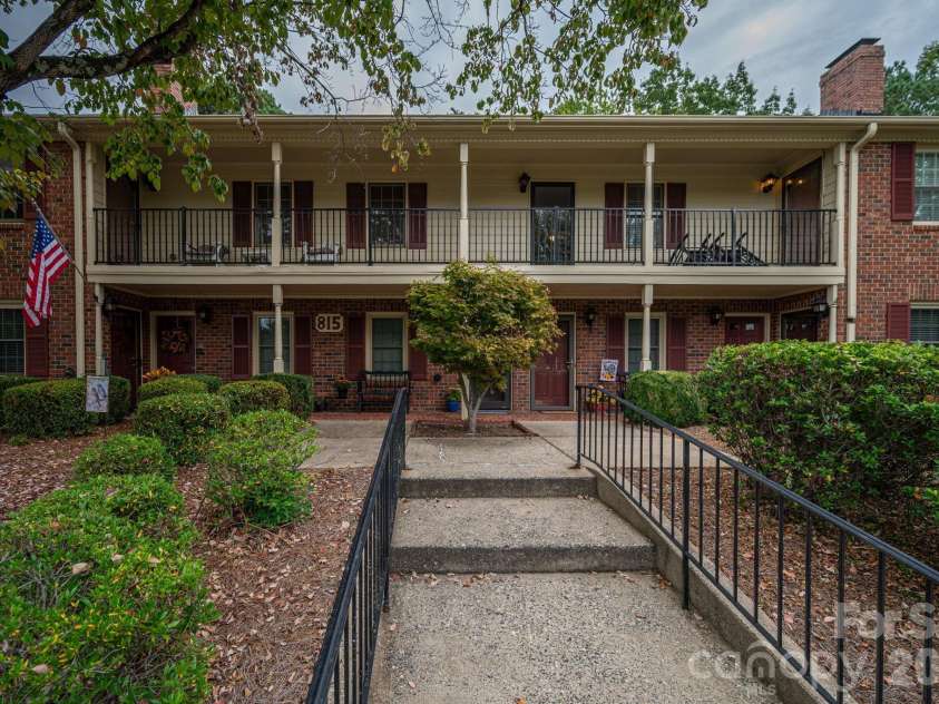 815 Jamestown Drive, Gastonia, NC 28056.  MLS# CAR4306675, YatesRealty ID 3785. 