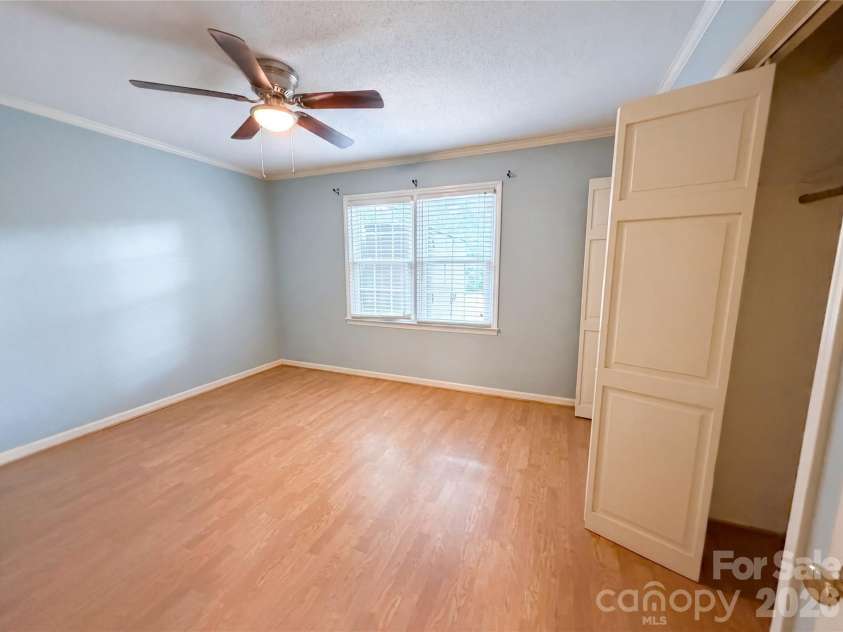 815 Jamestown Drive, Gastonia, NC 28056.  MLS# CAR4375048, YatesRealty ID 3785. 