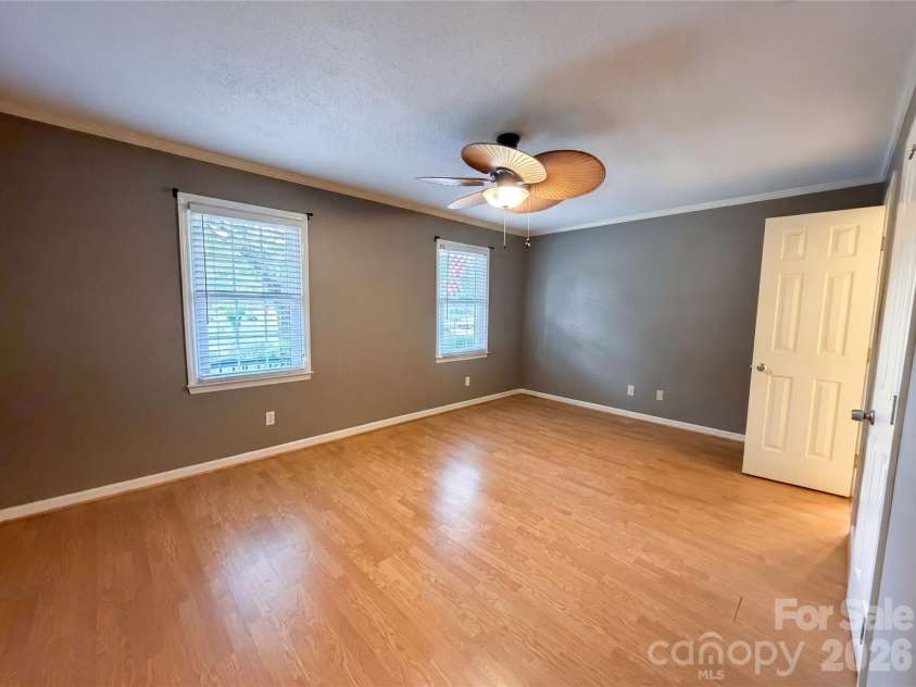 815 Jamestown Drive, Gastonia, NC 28056.  MLS# CAR4375048, YatesRealty ID 3785. 