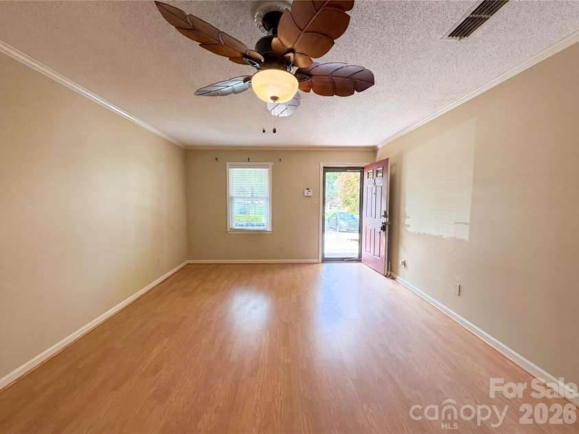 815 Jamestown Drive, Gastonia, NC 28056.  MLS# CAR4375048, YatesRealty ID 3785. 