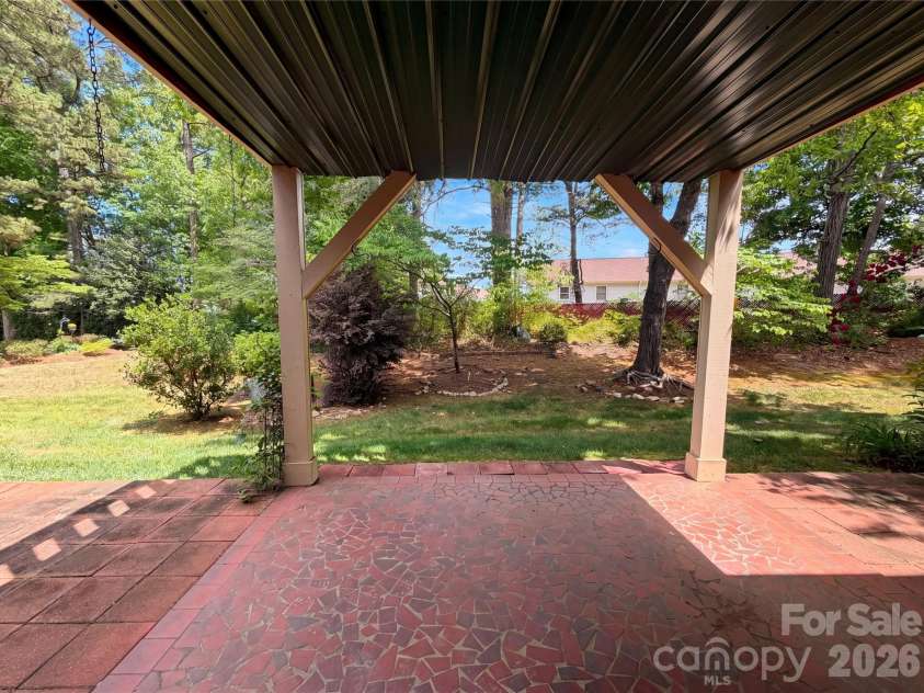 815 Jamestown Drive, Gastonia, NC 28056.  MLS# CAR4375048, YatesRealty ID 3785. 