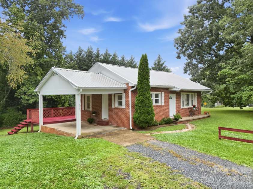 5418 Nix Creek Road, Marion, NC 28752.  MLS# CAR4404760, YatesRealty ID 37851. 