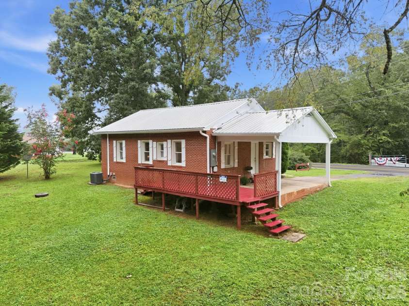 5418 Nix Creek Road, Marion, NC 28752.  MLS# CAR4404760, YatesRealty ID 37851. 