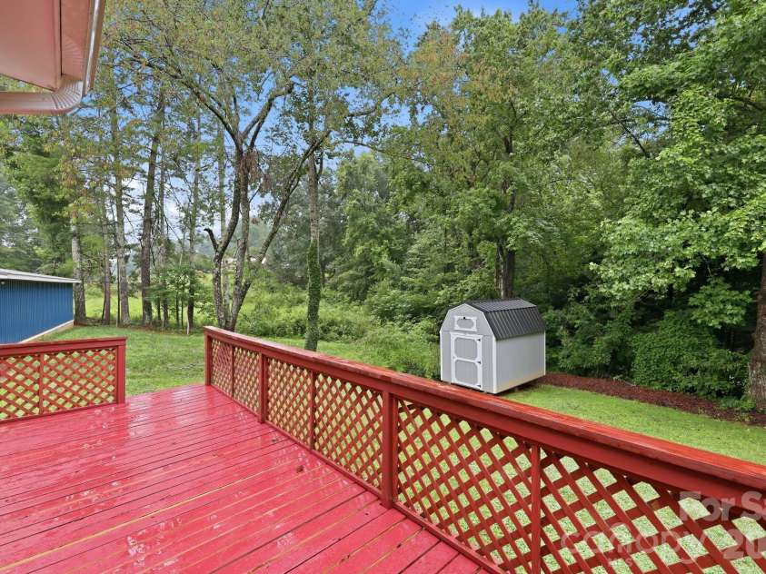 5418 Nix Creek Road, Marion, NC 28752.  MLS# CAR4404760, YatesRealty ID 37851. 