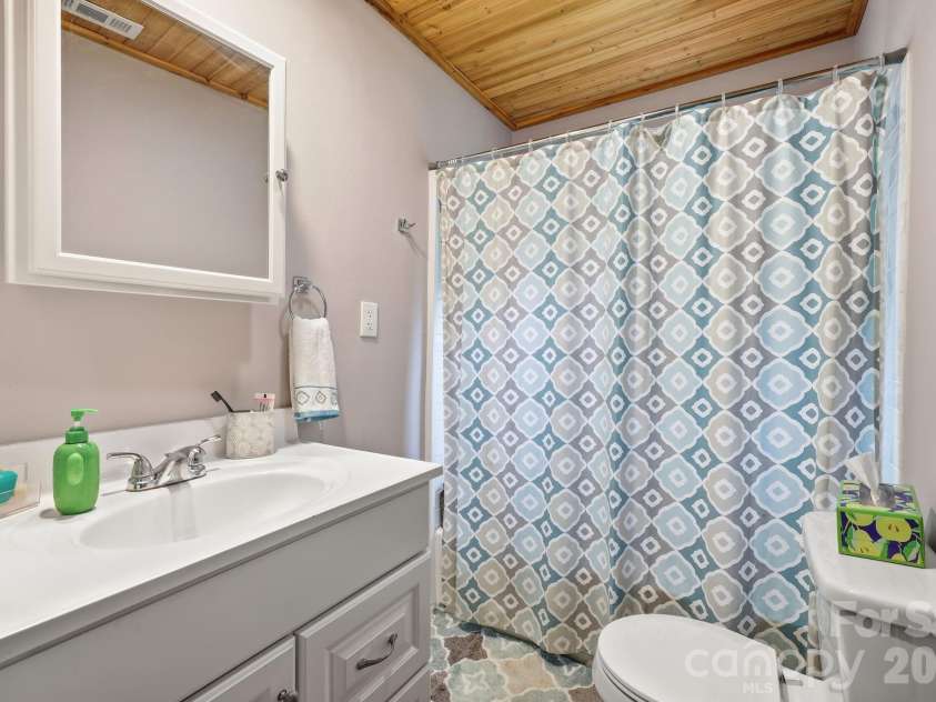 5418 Nix Creek Road, Marion, NC 28752.  MLS# CAR4404760, YatesRealty ID 37851. 