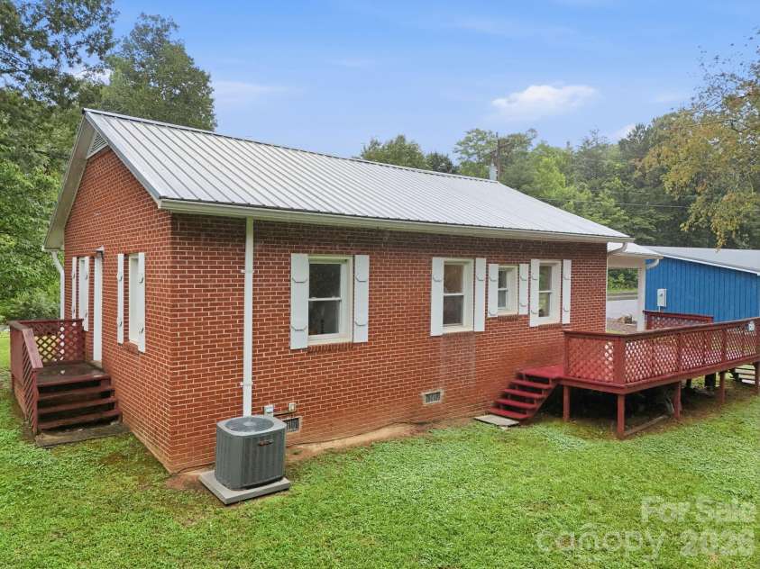5418 Nix Creek Road, Marion, NC 28752.  MLS# CAR4404760, YatesRealty ID 37851. 