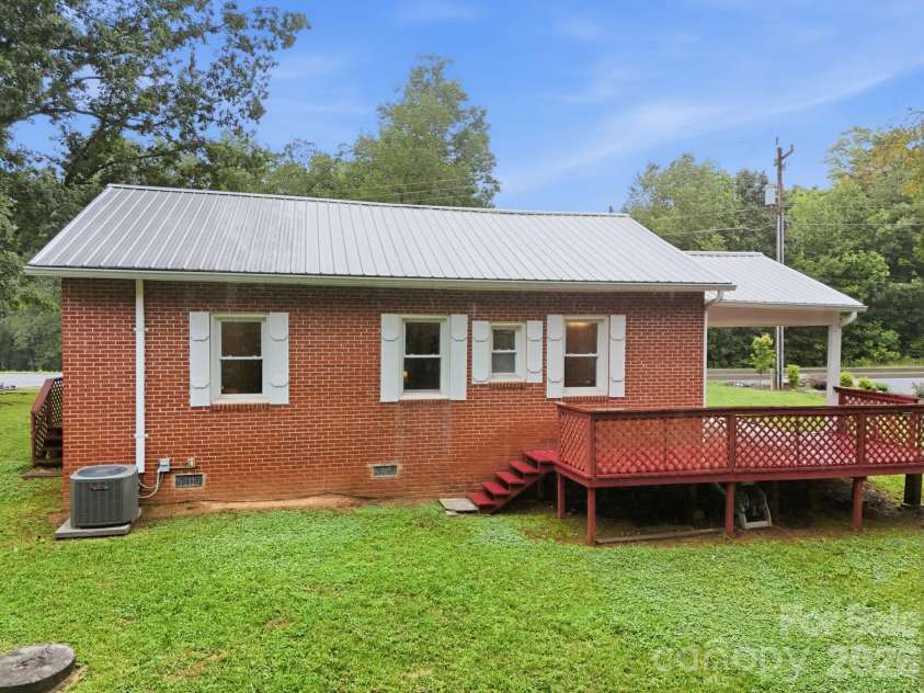 5418 Nix Creek Road, Marion, NC 28752.  MLS# CAR4404760, YatesRealty ID 37851. 