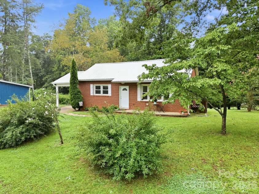 5418 Nix Creek Road, Marion, NC 28752.  MLS# CAR4404760, YatesRealty ID 37851. 