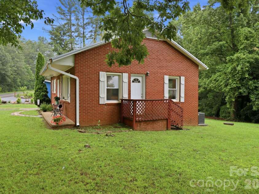 5418 Nix Creek Road, Marion, NC 28752.  MLS# CAR4404760, YatesRealty ID 37851. 