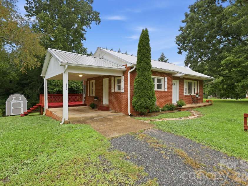 5418 Nix Creek Road, Marion, NC 28752.  MLS# CAR4404760, YatesRealty ID 37851. 