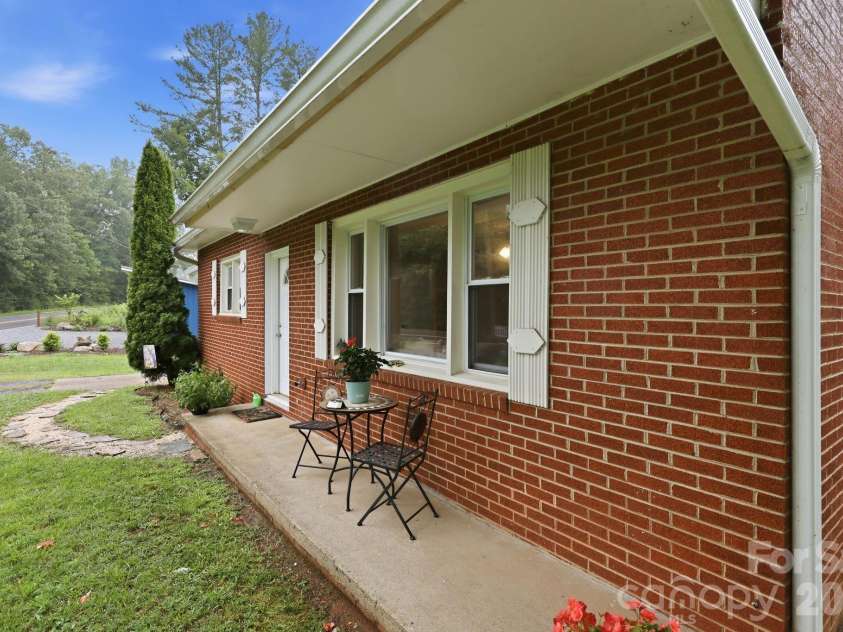 5418 Nix Creek Road, Marion, NC 28752.  MLS# CAR4404760, YatesRealty ID 37851. 