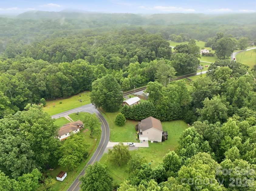 5418 Nix Creek Road, Marion, NC 28752.  MLS# CAR4404760, YatesRealty ID 37851. 