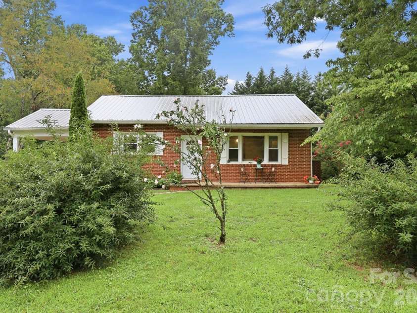 5418 Nix Creek Road, Marion, NC 28752.  MLS# CAR4404760, YatesRealty ID 37851. 