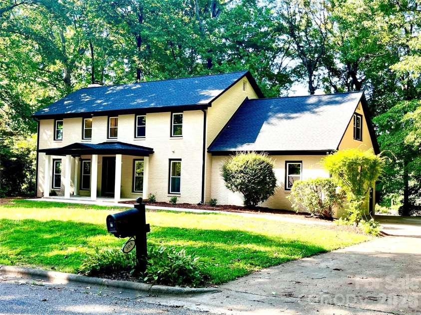 304 Travis Lane, Salisbury, NC 28146.  MLS# CAR4405285, YatesRealty ID 37852. 
