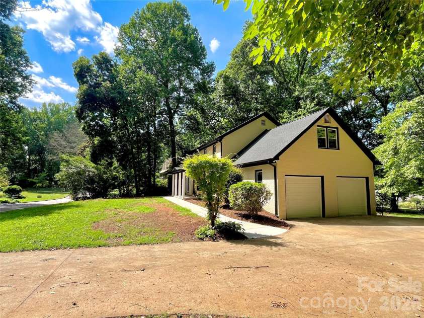 304 Travis Lane, Salisbury, NC 28146.  MLS# CAR4405285, YatesRealty ID 37852. 