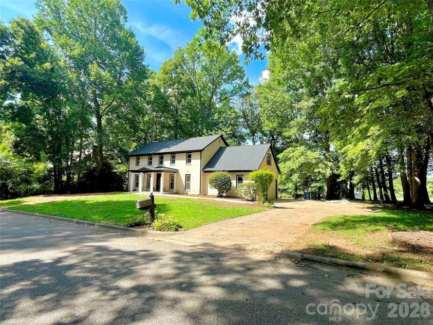 304 Travis Lane, Salisbury, NC 28146.  MLS# CAR4405285, YatesRealty ID 37852. 
