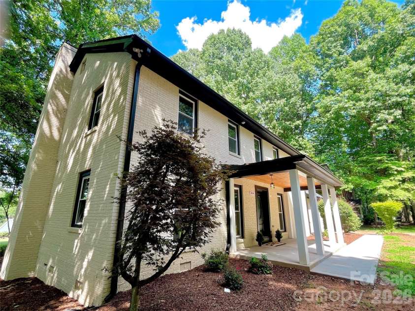304 Travis Lane, Salisbury, NC 28146.  MLS# CAR4405285, YatesRealty ID 37852. 