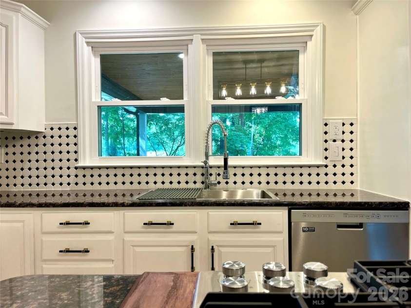 304 Travis Lane, Salisbury, NC 28146.  MLS# CAR4405285, YatesRealty ID 37852. 