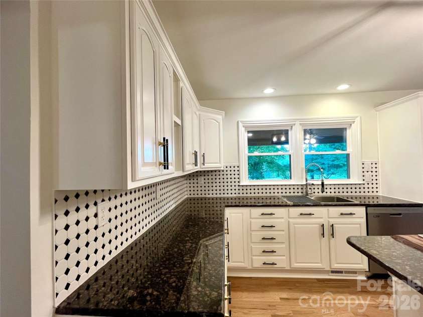 304 Travis Lane, Salisbury, NC 28146.  MLS# CAR4405285, YatesRealty ID 37852. 