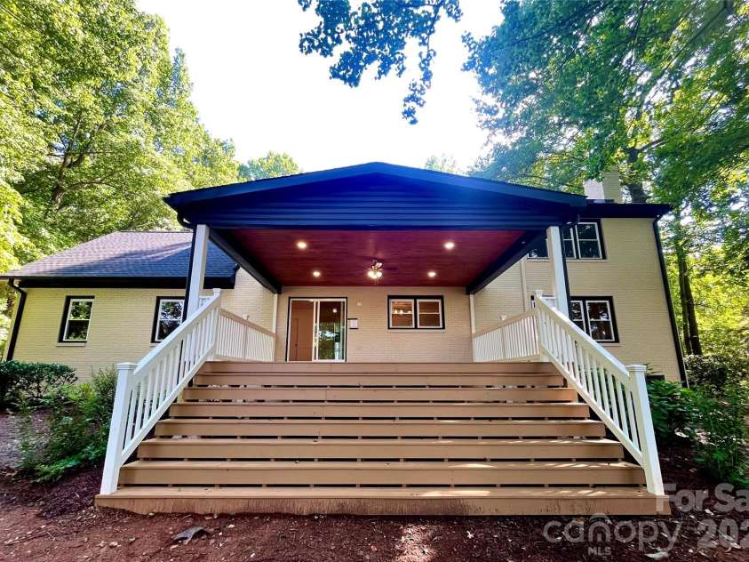 304 Travis Lane, Salisbury, NC 28146.  MLS# CAR4405285, YatesRealty ID 37852. 