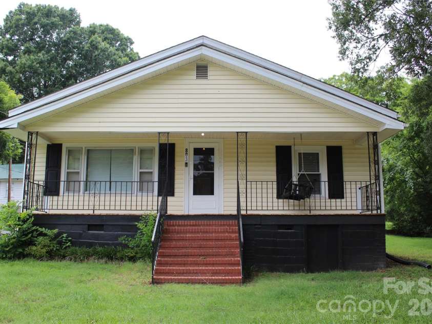 803 Long Street, Albemarle, NC 28001.  MLS# CAR4403245, YatesRealty ID 37854. Exterior Front