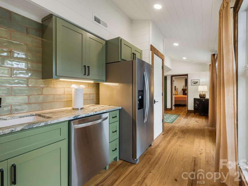 42 Cranford Road, Asheville, NC 28806.  MLS# CAR4401998, YatesRealty ID 37855. 