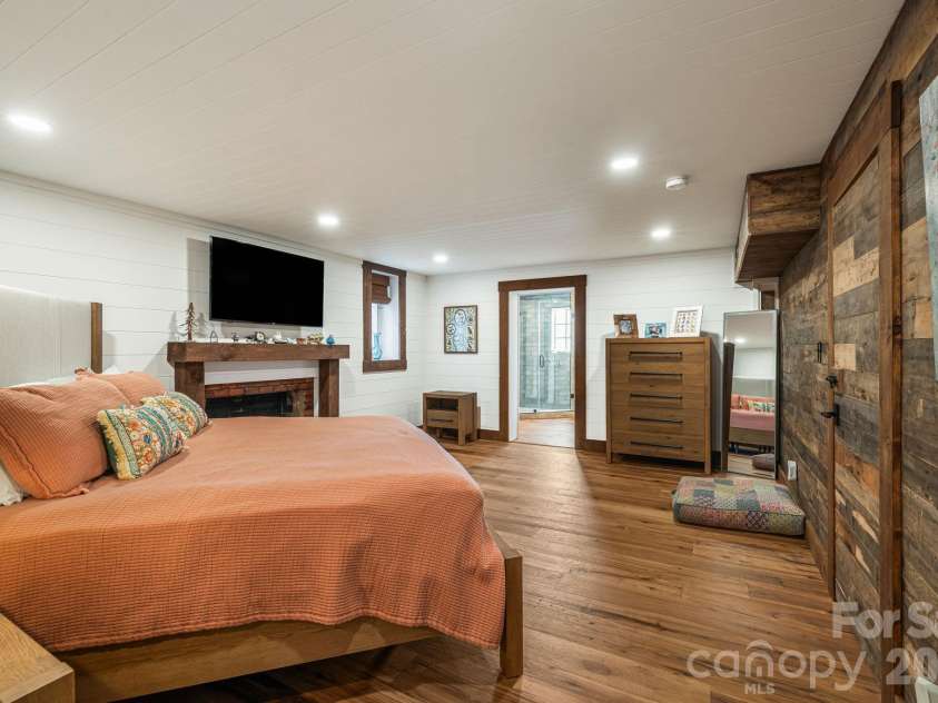 42 Cranford Road, Asheville, NC 28806.  MLS# CAR4401998, YatesRealty ID 37855. 