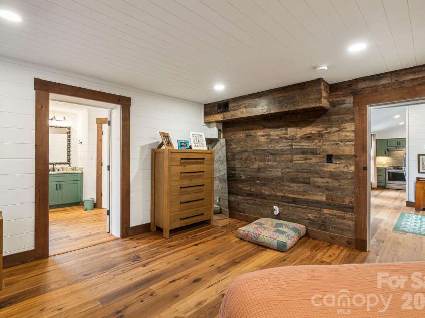 42 Cranford Road, Asheville, NC 28806.  MLS# CAR4401998, YatesRealty ID 37855. 