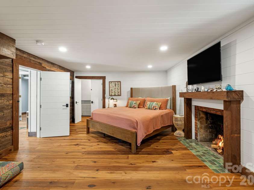 42 Cranford Road, Asheville, NC 28806.  MLS# CAR4401998, YatesRealty ID 37855. 