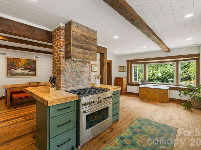 42 Cranford Road, Asheville, NC 28806.  MLS# CAR4401998, YatesRealty ID 37855. 