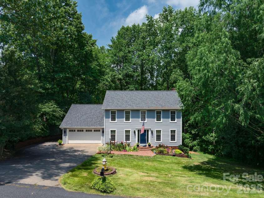 200 35th Avenue, Hickory, NC 28601.  MLS# CAR4405471, YatesRealty ID 37858. 