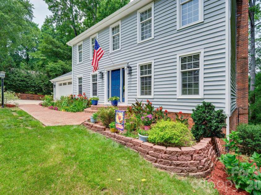 200 35th Avenue, Hickory, NC 28601.  MLS# CAR4405471, YatesRealty ID 37858. 