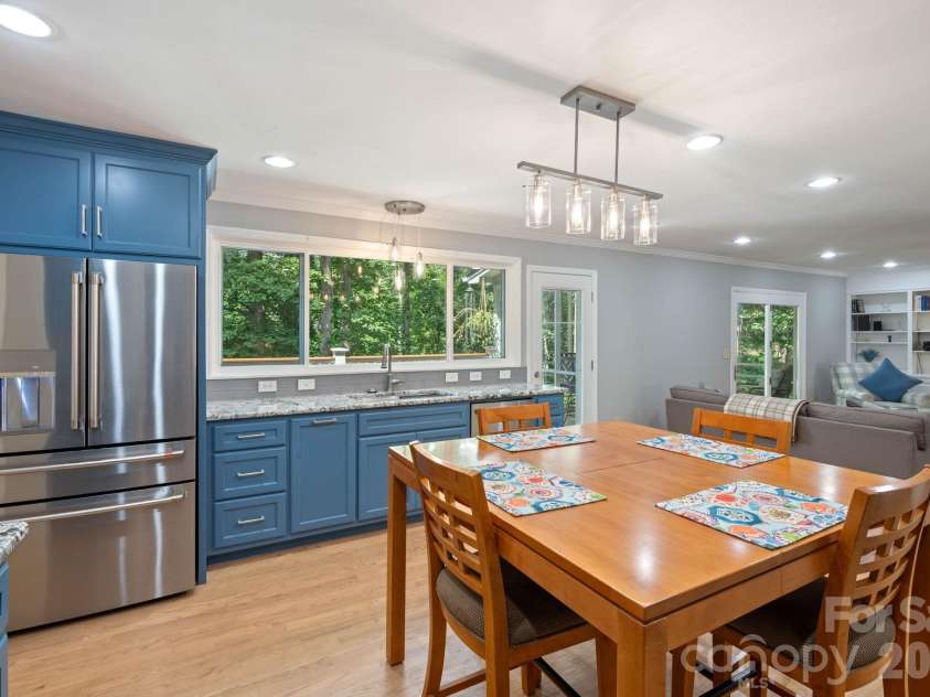 200 35th Avenue, Hickory, NC 28601.  MLS# CAR4405471, YatesRealty ID 37858. 