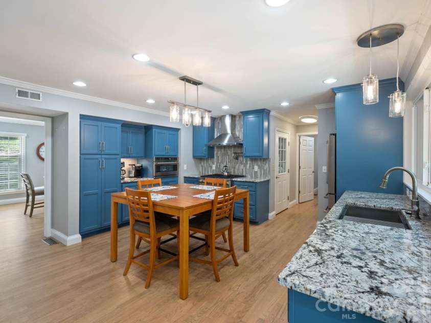 200 35th Avenue, Hickory, NC 28601.  MLS# CAR4405471, YatesRealty ID 37858. 