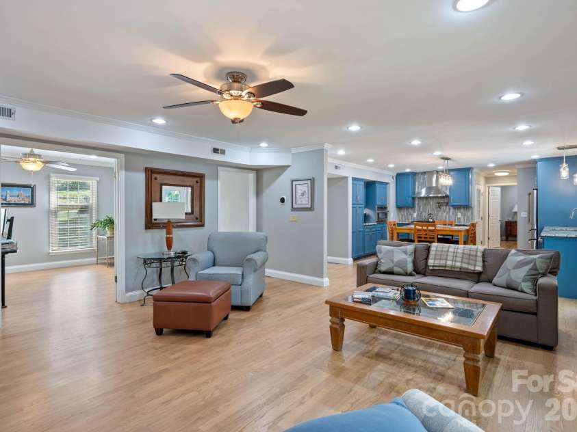 200 35th Avenue, Hickory, NC 28601.  MLS# CAR4405471, YatesRealty ID 37858. 
