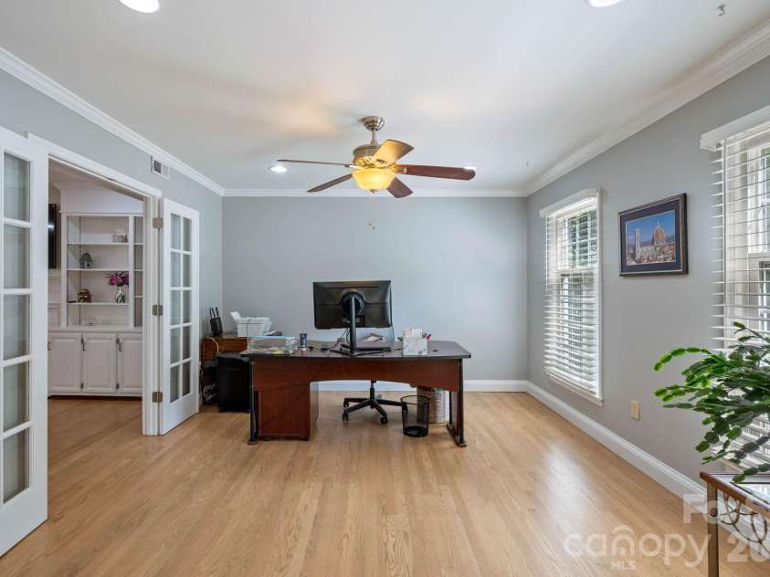 200 35th Avenue, Hickory, NC 28601.  MLS# CAR4405471, YatesRealty ID 37858. 