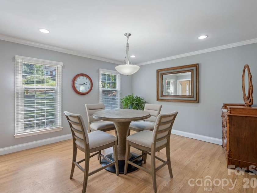 200 35th Avenue, Hickory, NC 28601.  MLS# CAR4405471, YatesRealty ID 37858. 