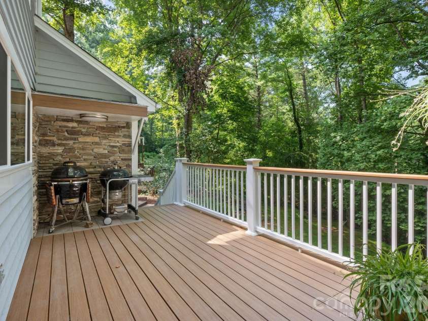 200 35th Avenue, Hickory, NC 28601.  MLS# CAR4405471, YatesRealty ID 37858. 