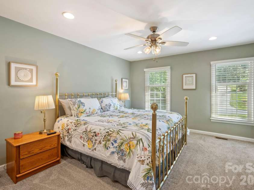 200 35th Avenue, Hickory, NC 28601.  MLS# CAR4405471, YatesRealty ID 37858. 
