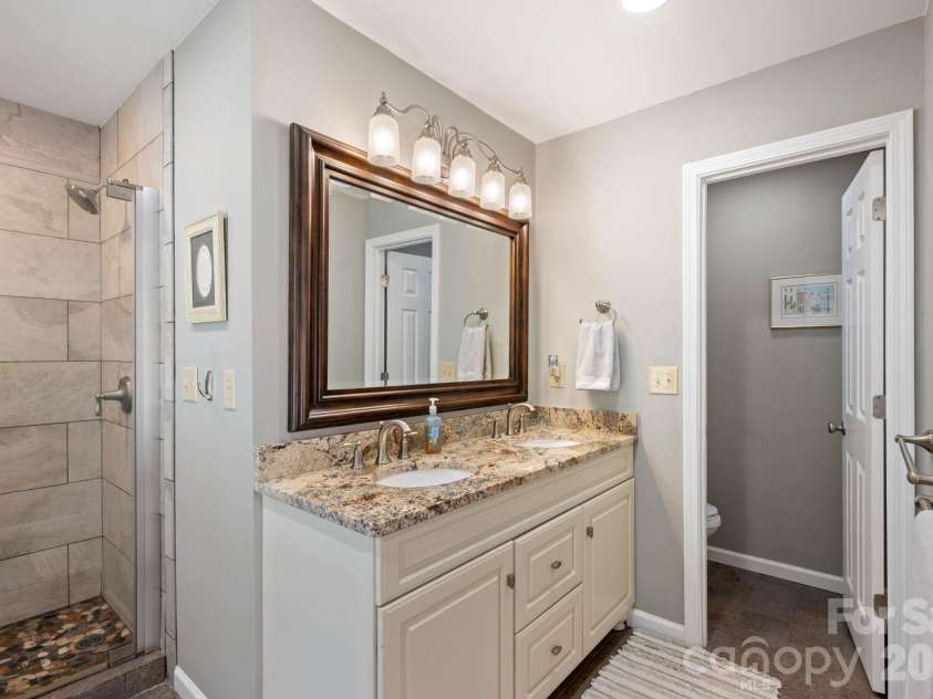 200 35th Avenue, Hickory, NC 28601.  MLS# CAR4405471, YatesRealty ID 37858. 