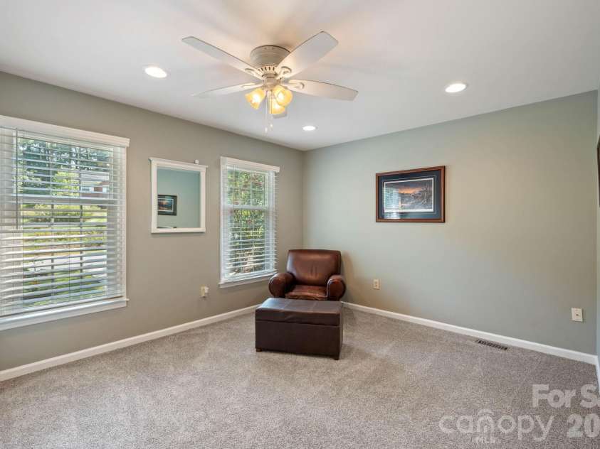 200 35th Avenue, Hickory, NC 28601.  MLS# CAR4405471, YatesRealty ID 37858. 