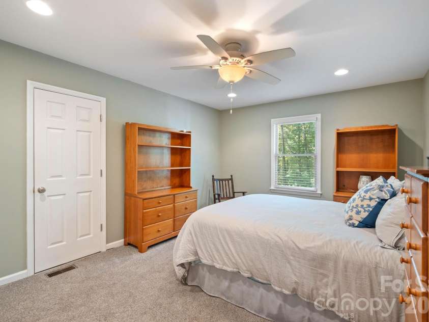 200 35th Avenue, Hickory, NC 28601.  MLS# CAR4405471, YatesRealty ID 37858. 
