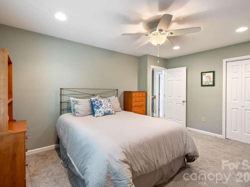 200 35th Avenue, Hickory, NC 28601.  MLS# CAR4405471, YatesRealty ID 37858. 